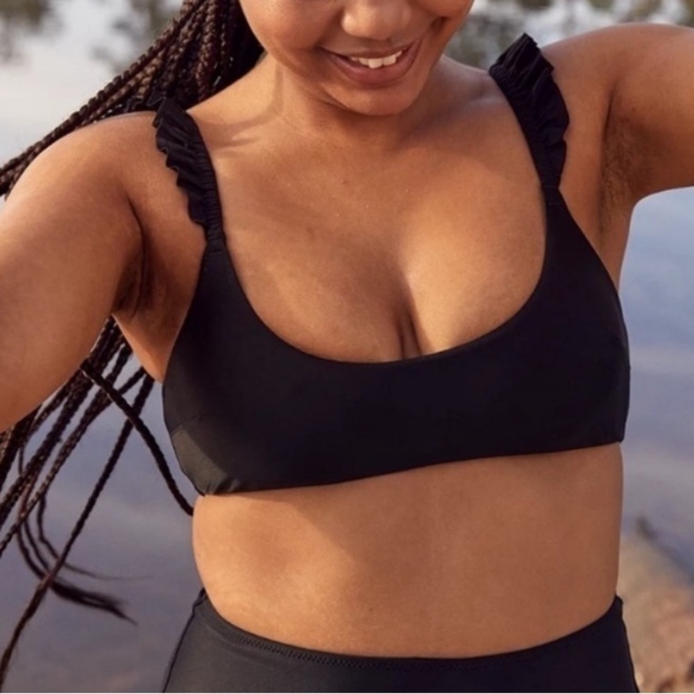 Aerie Ruffle Scoop Bikini Top in black Size Small G-8
